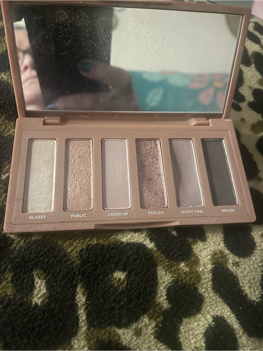 Urban decay 3Neutral Eyeshadow Palette - 6 Shade Champagne & Taupe Set
